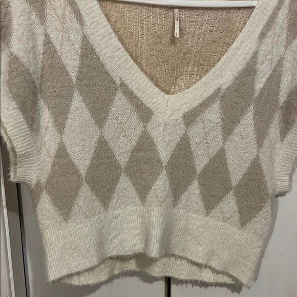 Free People Chic Argyle Tan White V-Neck Sweater - Picture 3 of 10